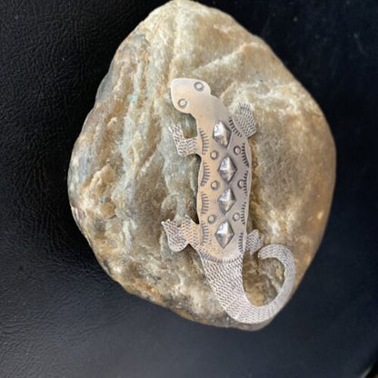 Navajo Handmade Stamped Lizard Gecko Pin | Sterling Silver | Authentic Native American | 13681