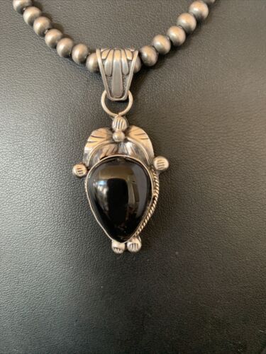 Native American Men's Navajo Pearls Necklace with Black Onyx Pendant | Sterling Silver | 13100 - Masha USA