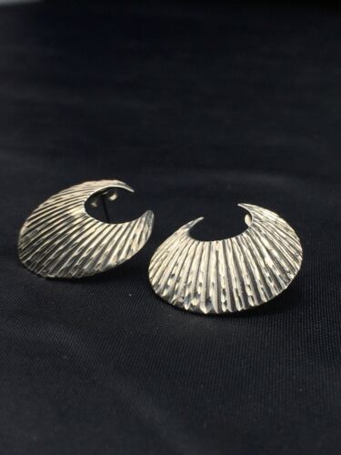 Native American Navajo Crescent Earrings | Sterling Silver | 1" | 4487 - Masha USA