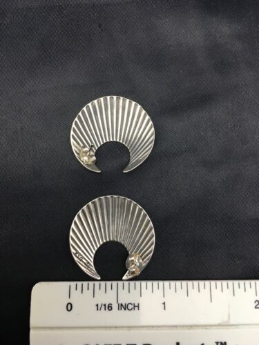 Native American Navajo Crescent Earrings | Sterling Silver | 1" | 4487 - Masha USA