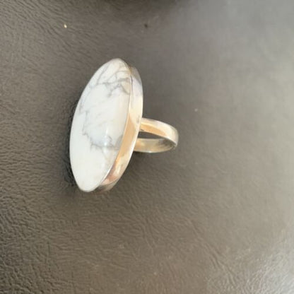Native American Women's Navajo White Howlite Ring | Sterling Silver | Sz 8 | 11725
