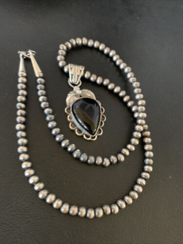 Native American Men's Navajo Pearls Necklace | Sterling Silver Black Onyx Pendant | 13096 - Masha USA