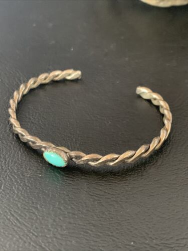 Handmade Women's Sterling Silver Blue Kingman Turquoise Cuff Wire Bracelet | 13115