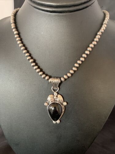 Native American Men's Navajo Pearls Necklace with Black Onyx Pendant | Sterling Silver | 13100 - Masha USA