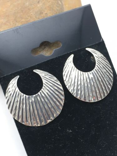Native American Navajo Crescent Earrings | Sterling Silver | 1" | 4487 - Masha USA
