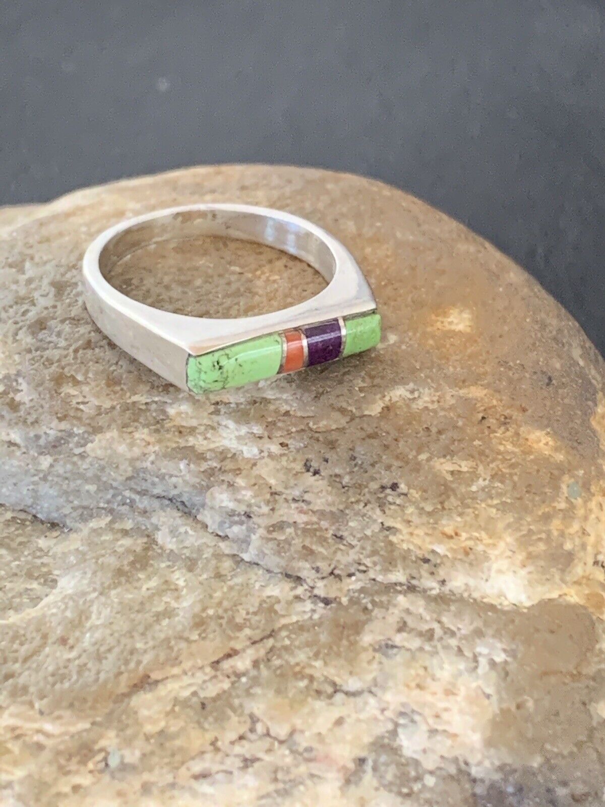 Southwestern Navajo Green Gaspeite Sugilite Red Coral Inlay Ring | Sz 7 | 02256