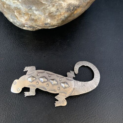 Navajo Handmade Stamped Lizard Gecko Pin | Sterling Silver | Authentic Native American | 13681