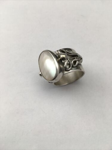 Navajo Women's White Mother of Pearl Ring | Sterling Silver | Sz 8.5 | Authentic Native American Handmade | 1712