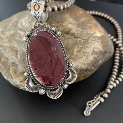 Navajo Purple Spiny Oyster Pendant Necklace | Sterling Silver | Authentic Native American Handmade | 11303