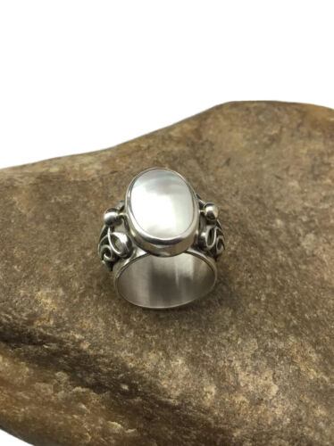 Navajo Women's White Mother of Pearl Ring | Sterling Silver | Sz 8.5 | Authentic Native American Handmade | 1712