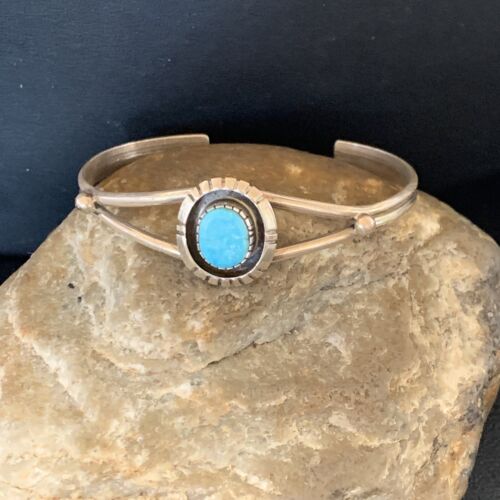 Handmade Women's Sterling Silver Blue Kingman Turquoise Cuff Wire Bracelet | 12878