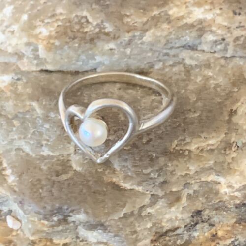 Navajo Old Pawn White Pearl Heart Ring | Sterling Silver | Sz 7 | Authentic Native American Handmade | 13177